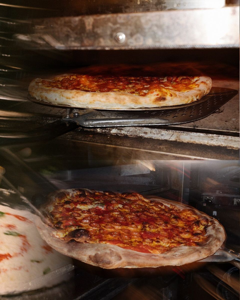 gracie's pizza, image 5 of 9