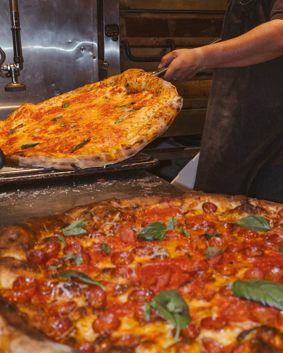 gracie's pizza, image 8 of 9